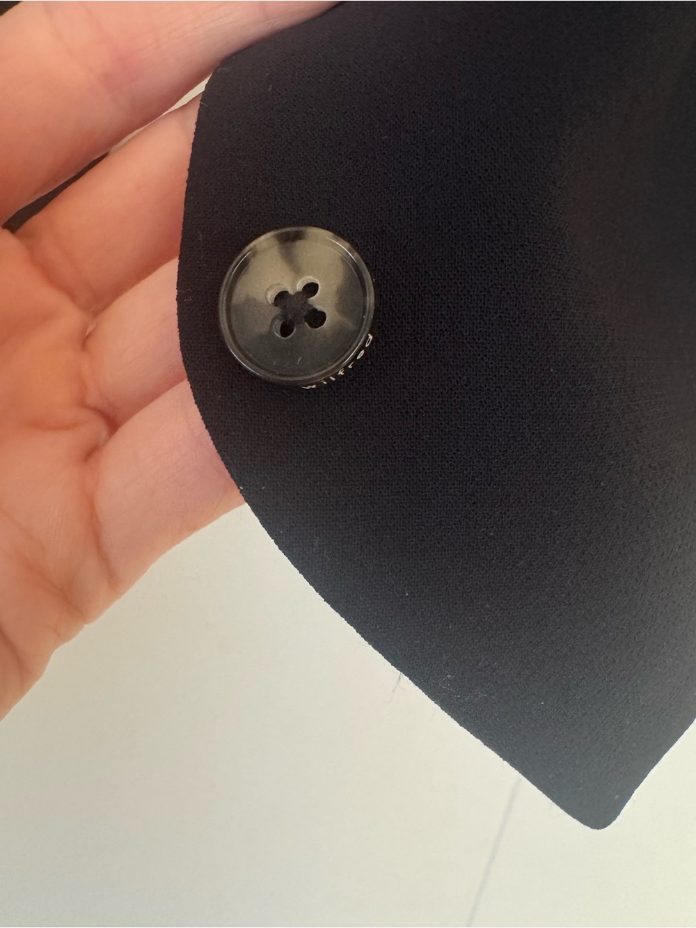 Wilfred Black Minimalist Labeled Vest - Picture 3 of 5